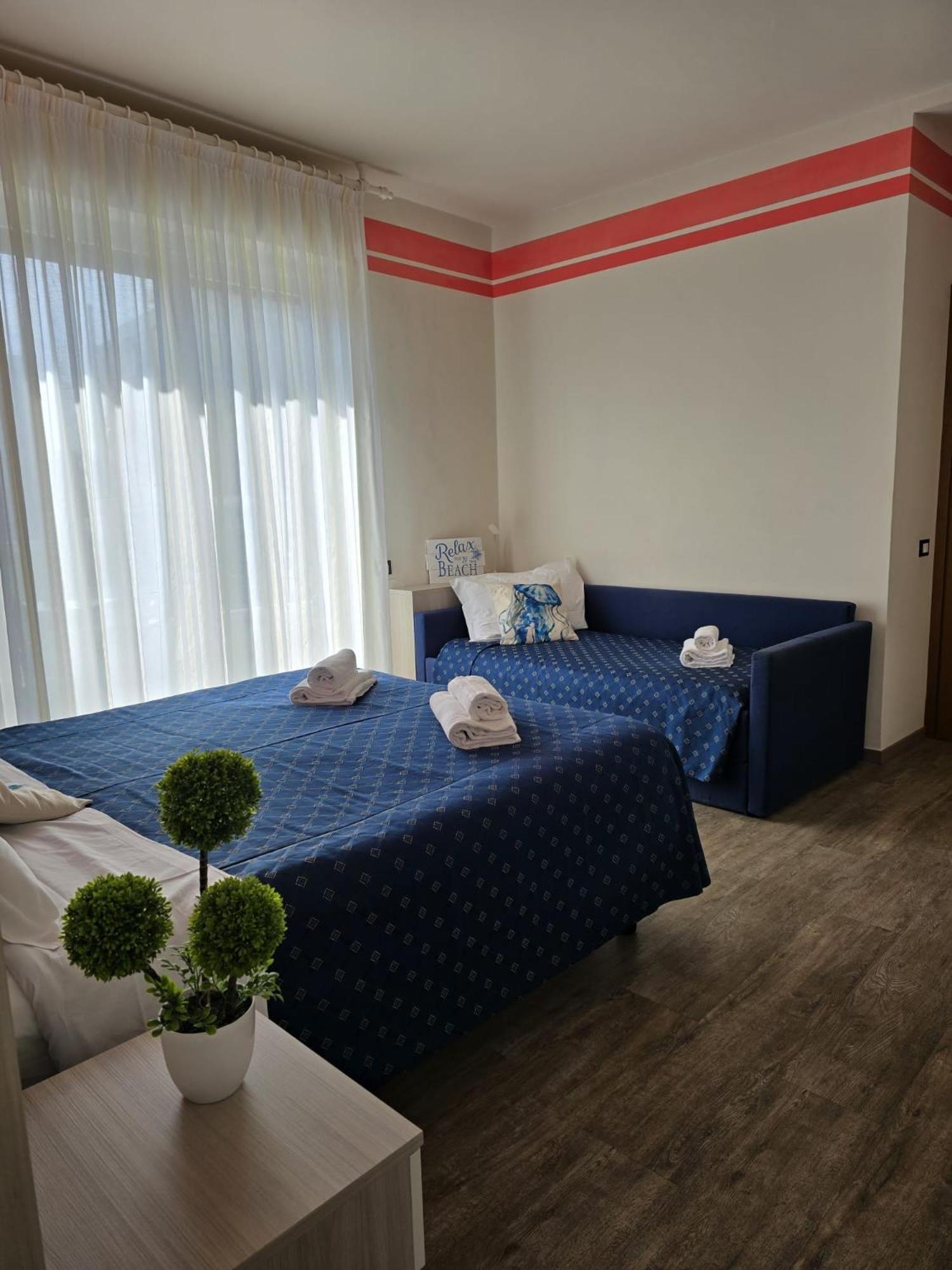 Hotel Orchidea Lignano Sabbiadoro Exterior photo